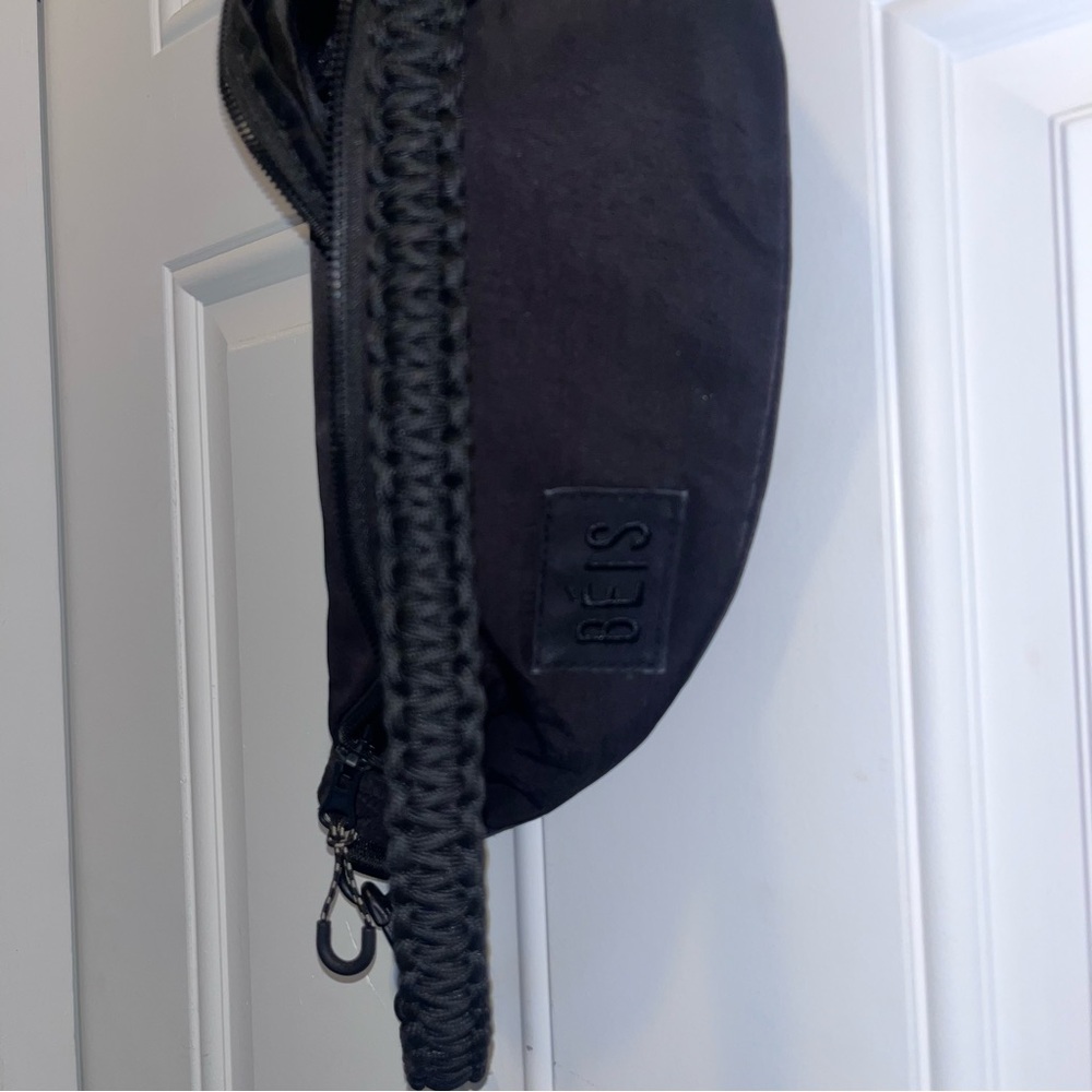 BEIS Black “The Sport Pack” Crossbody and Wristlet *BUNDLE* - Picture 3 of 6